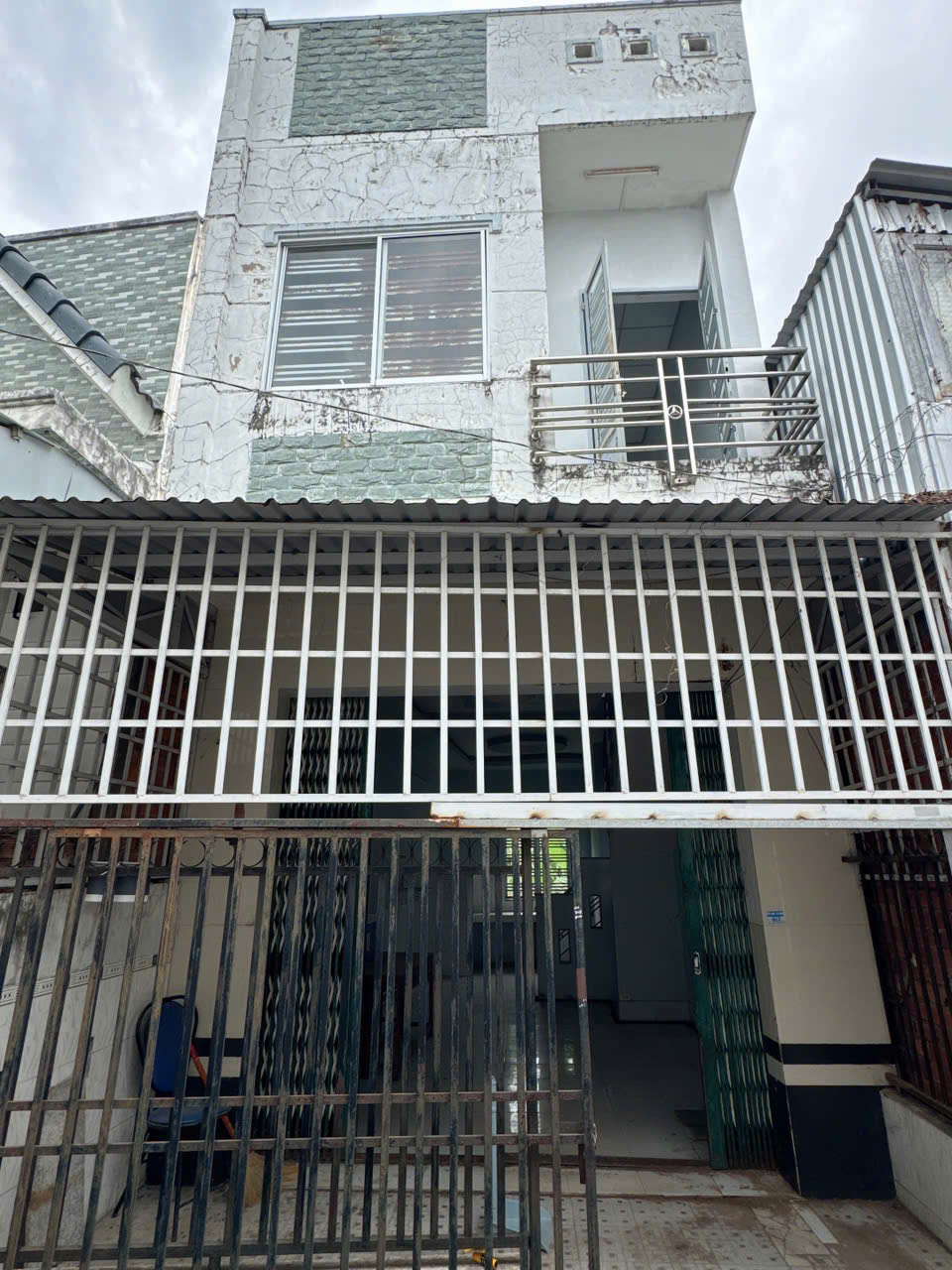 Nhà bán trệt lầu gần chợ bà bộ và đại học y dược cách tầm 700m