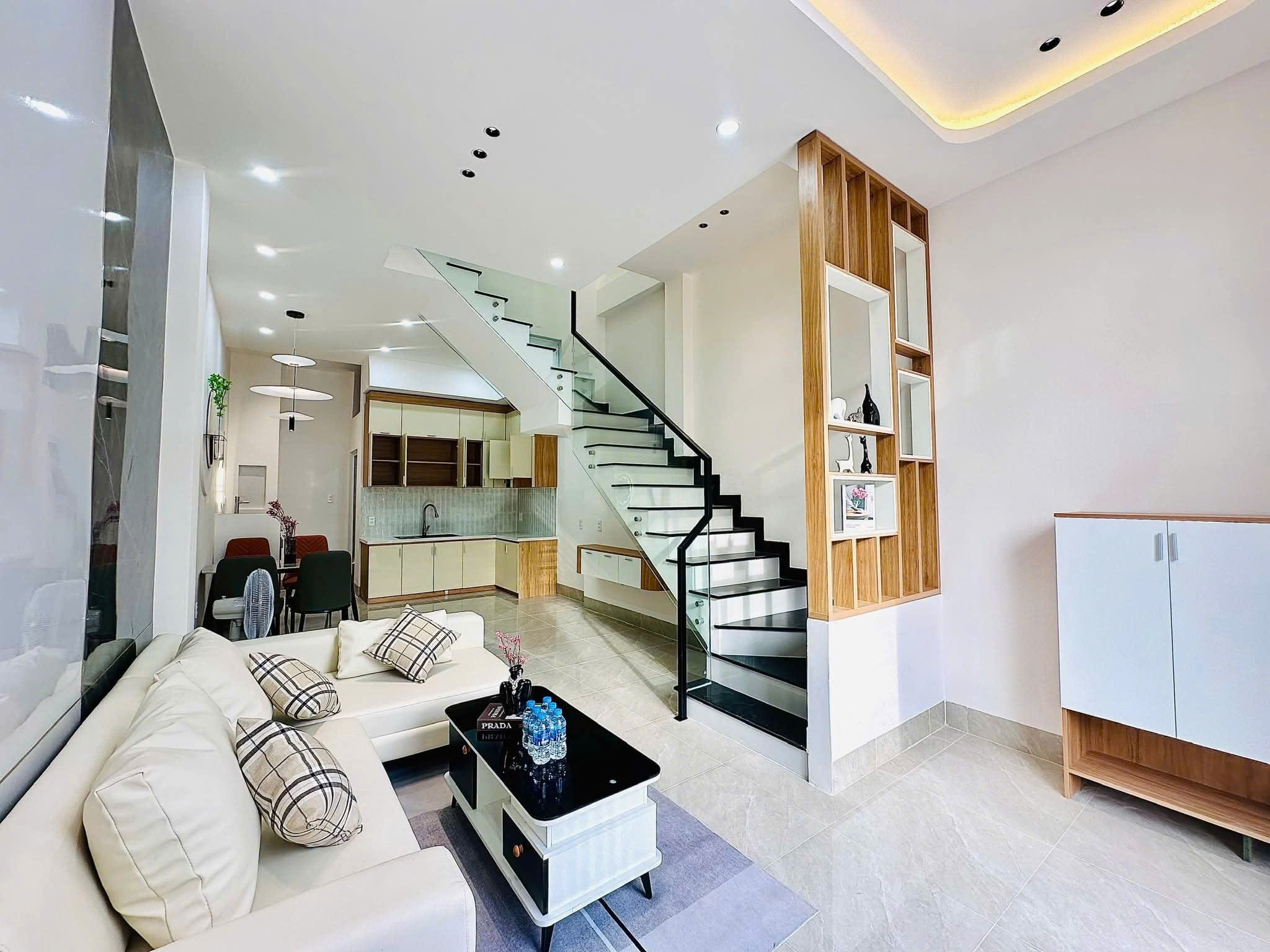 Bán Nhà trệt lầu trục chính hẻm 122 Nguyễn Thông mới xây full nội thất