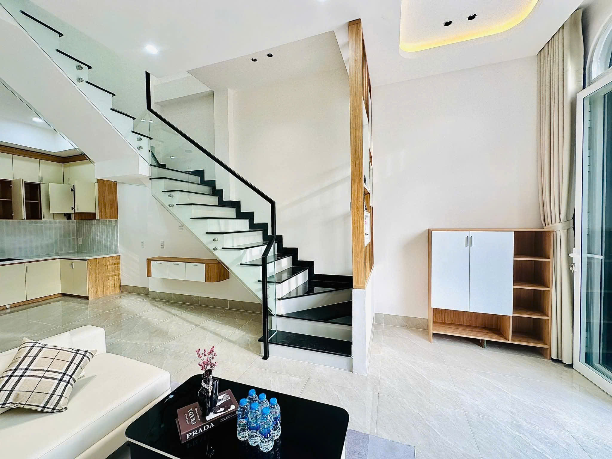 Bán Nhà trệt lầu trục chính hẻm 122 Nguyễn Thông mới xây full nội thất