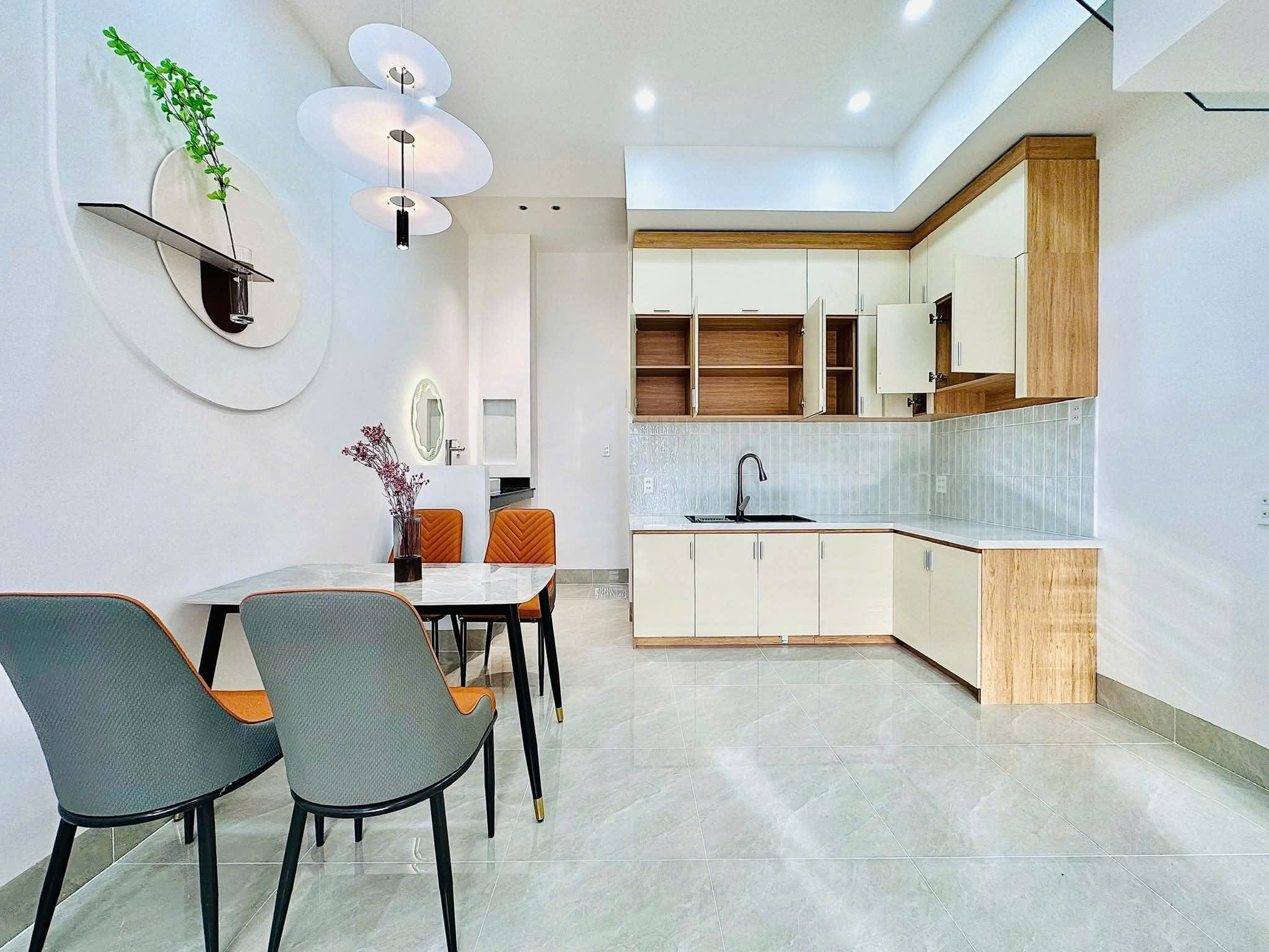 Bán Nhà trệt lầu trục chính hẻm 122 Nguyễn Thông mới xây full nội thất