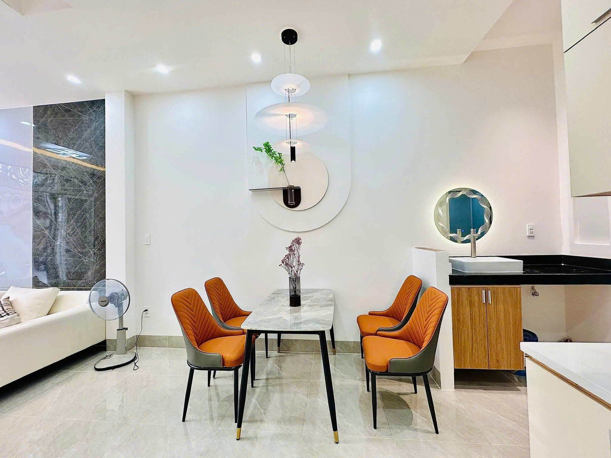 Bán Nhà trệt lầu trục chính hẻm 122 Nguyễn Thông mới xây full nội thất