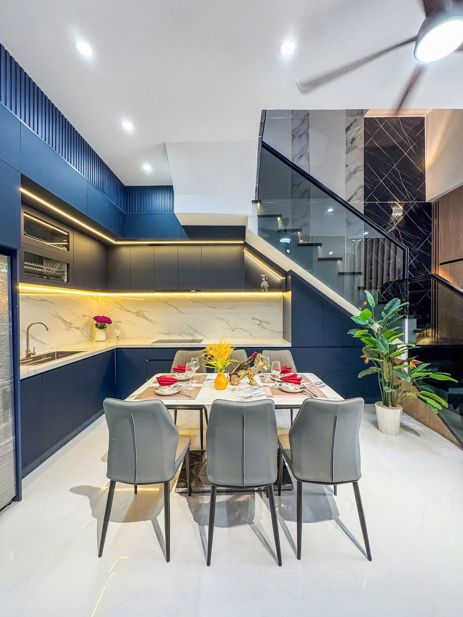 BÁN NHÀ 1TRỆT 2LẦU MỚI HOÀN THIỆN FULL NỘI THẤT CAO CẤP ĐƯỜNG D4 KDC HỒNG LOAN