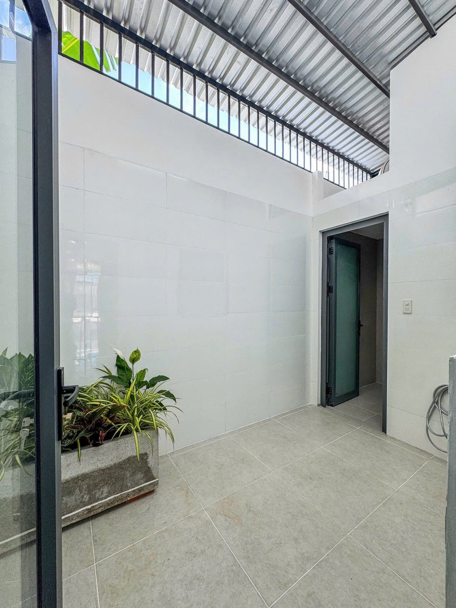 BÁN NHÀ 1TRỆT 2LẦU MỚI HOÀN THIỆN FULL NỘI THẤT CAO CẤP ĐƯỜNG D4 KDC HỒNG LOAN