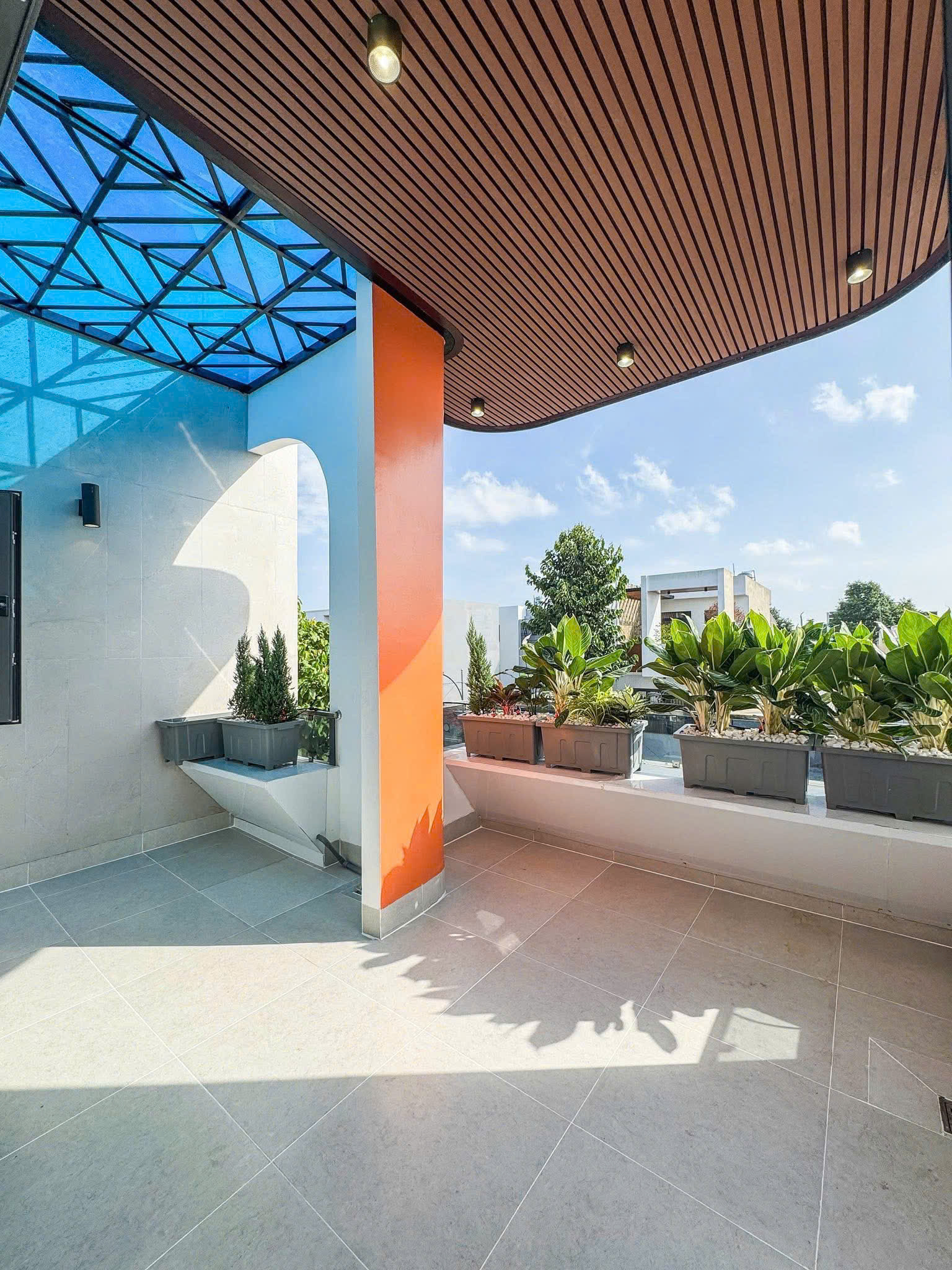 BÁN NHÀ 1TRỆT 2LẦU MỚI HOÀN THIỆN FULL NỘI THẤT CAO CẤP ĐƯỜNG D4 KDC HỒNG LOAN