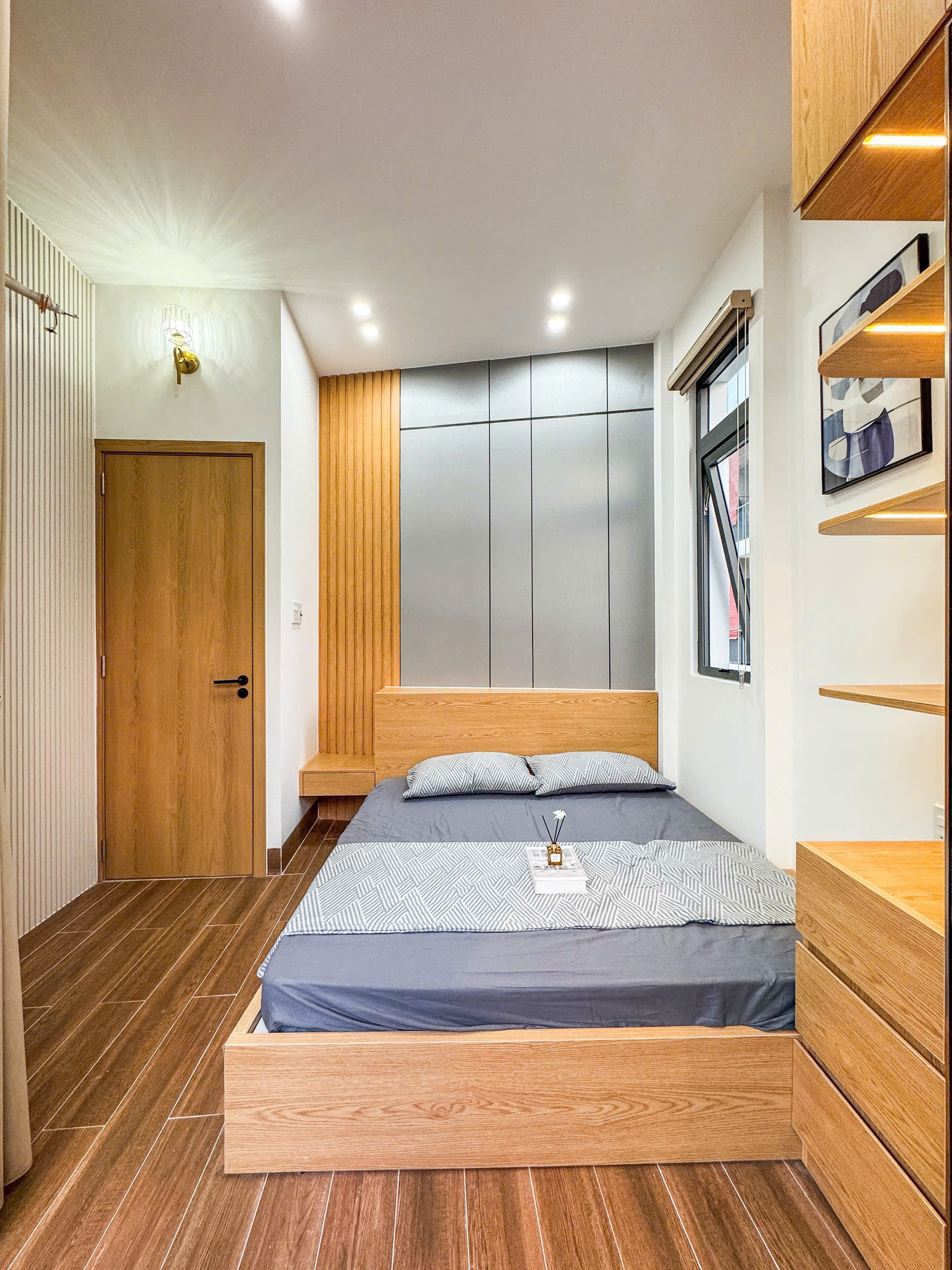 NHÀ 2 LẦU SÂN THƯỢNG GÓC 2 MẶT TIỀN ĐƯỜNG NGUYỄN MINH QUANG & HẺM 2  KHU DÂN CƯ THỚI NHỰT 1