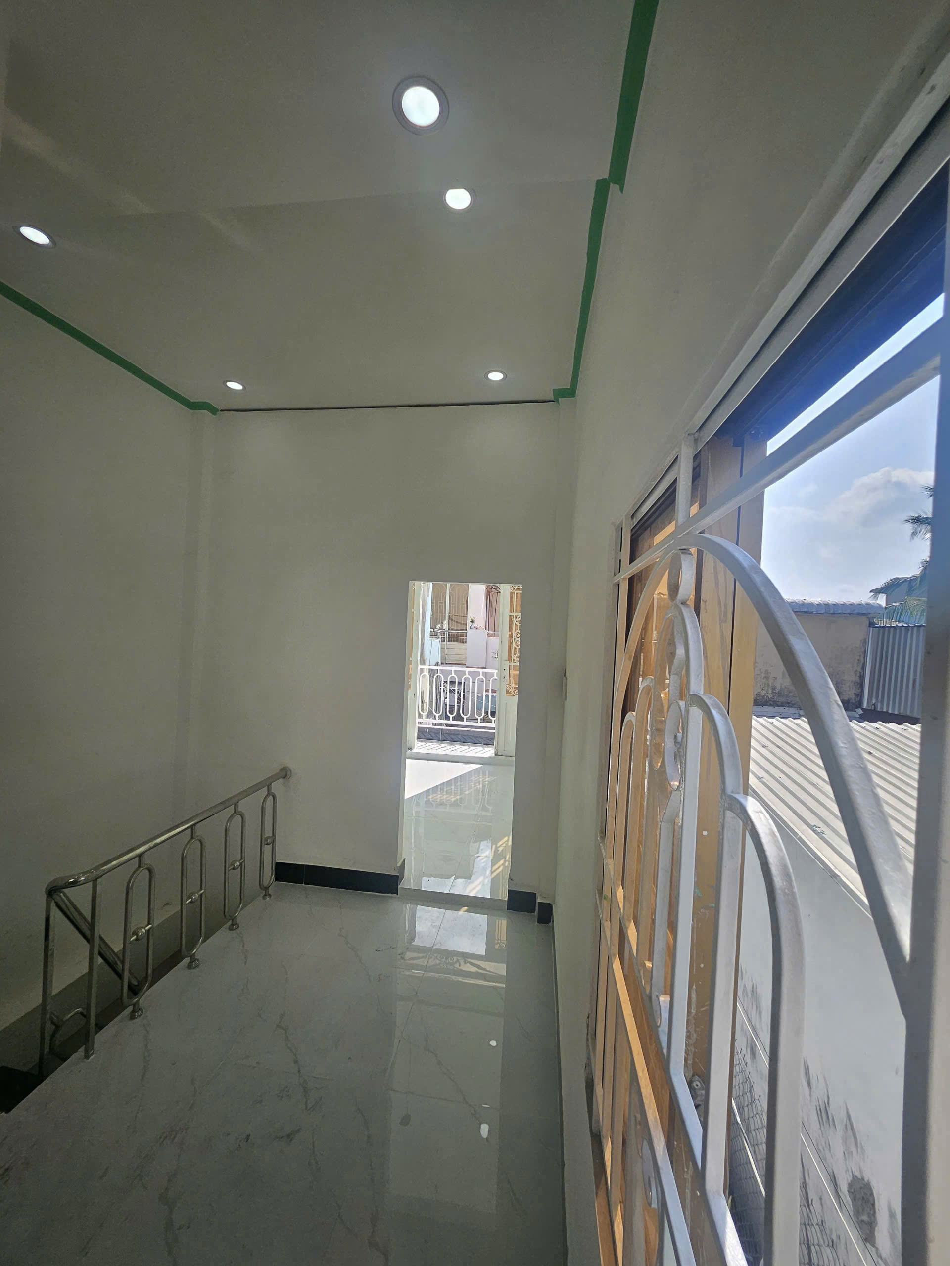 NHÀ LẦU ĐÚC - NẰM SÁT MẶT TIỀN KẾ CHỢ - CÁI RĂNG