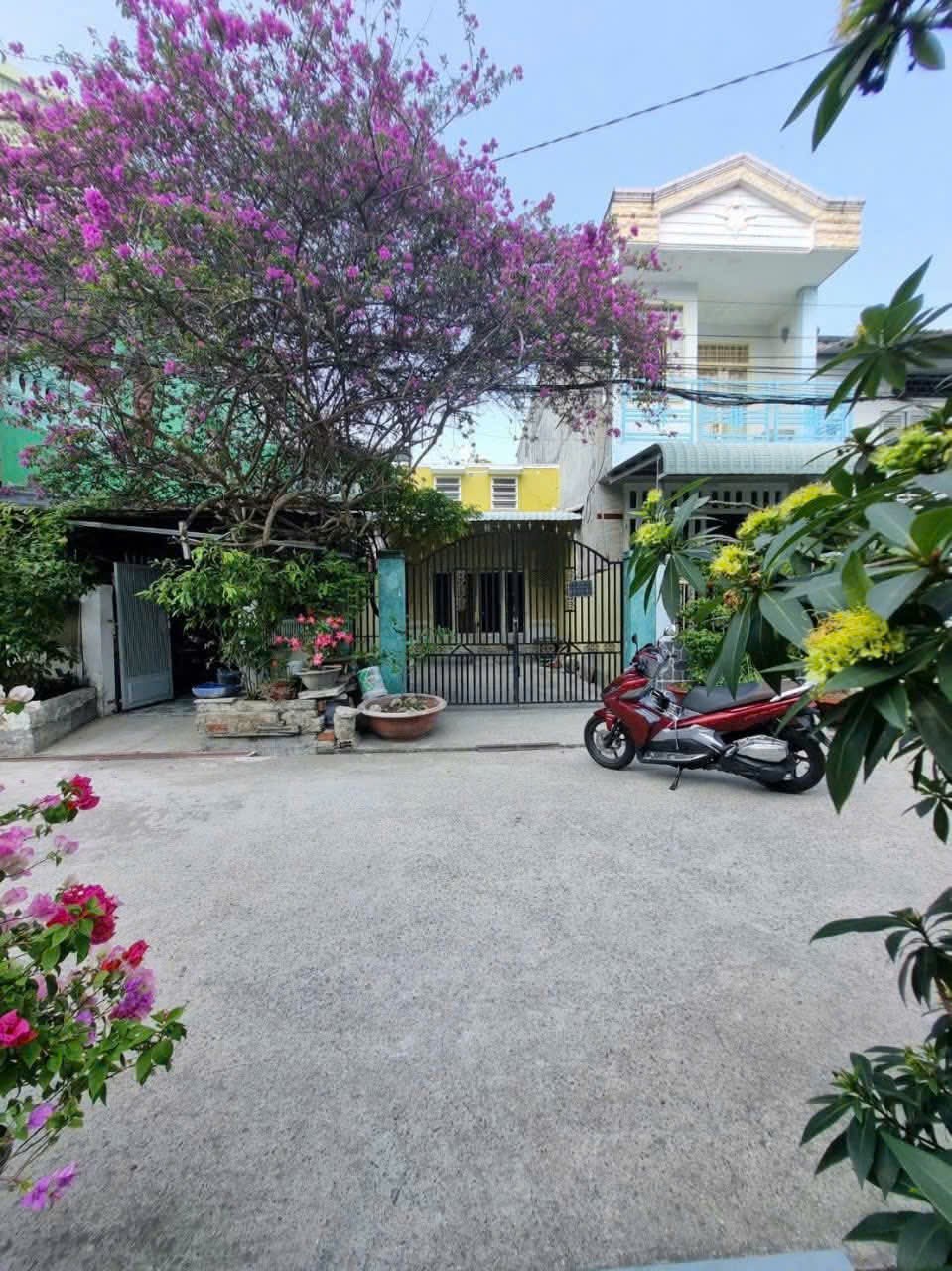 Bân đất tằng nhà full thổ cư hẻm 6m đường cmt8
