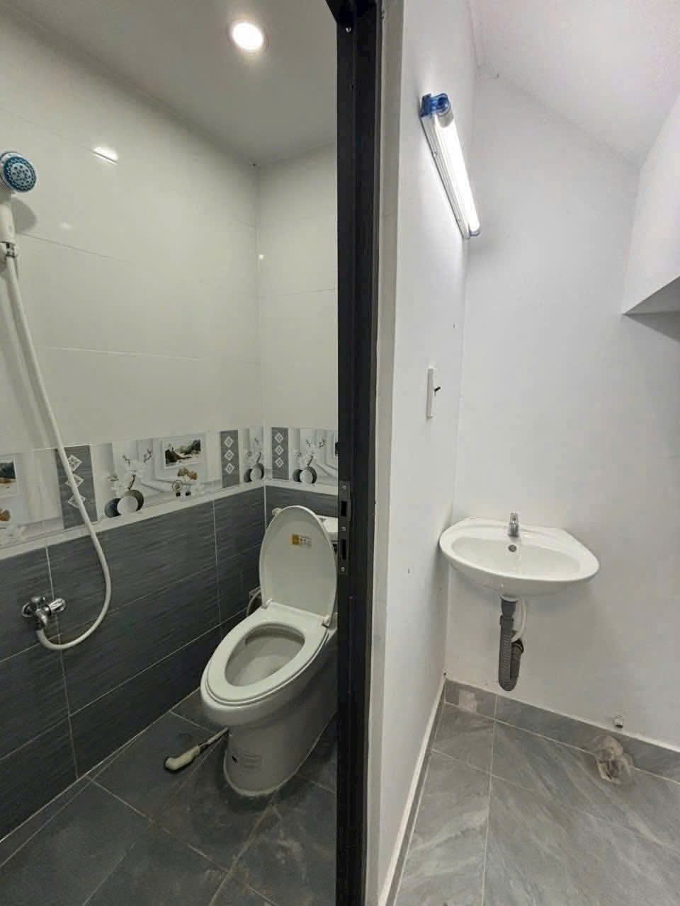 Bán nhà hẻm 137 Hoàng Văn Thụ mới đẹp hơn 1 tỷ 1 ít