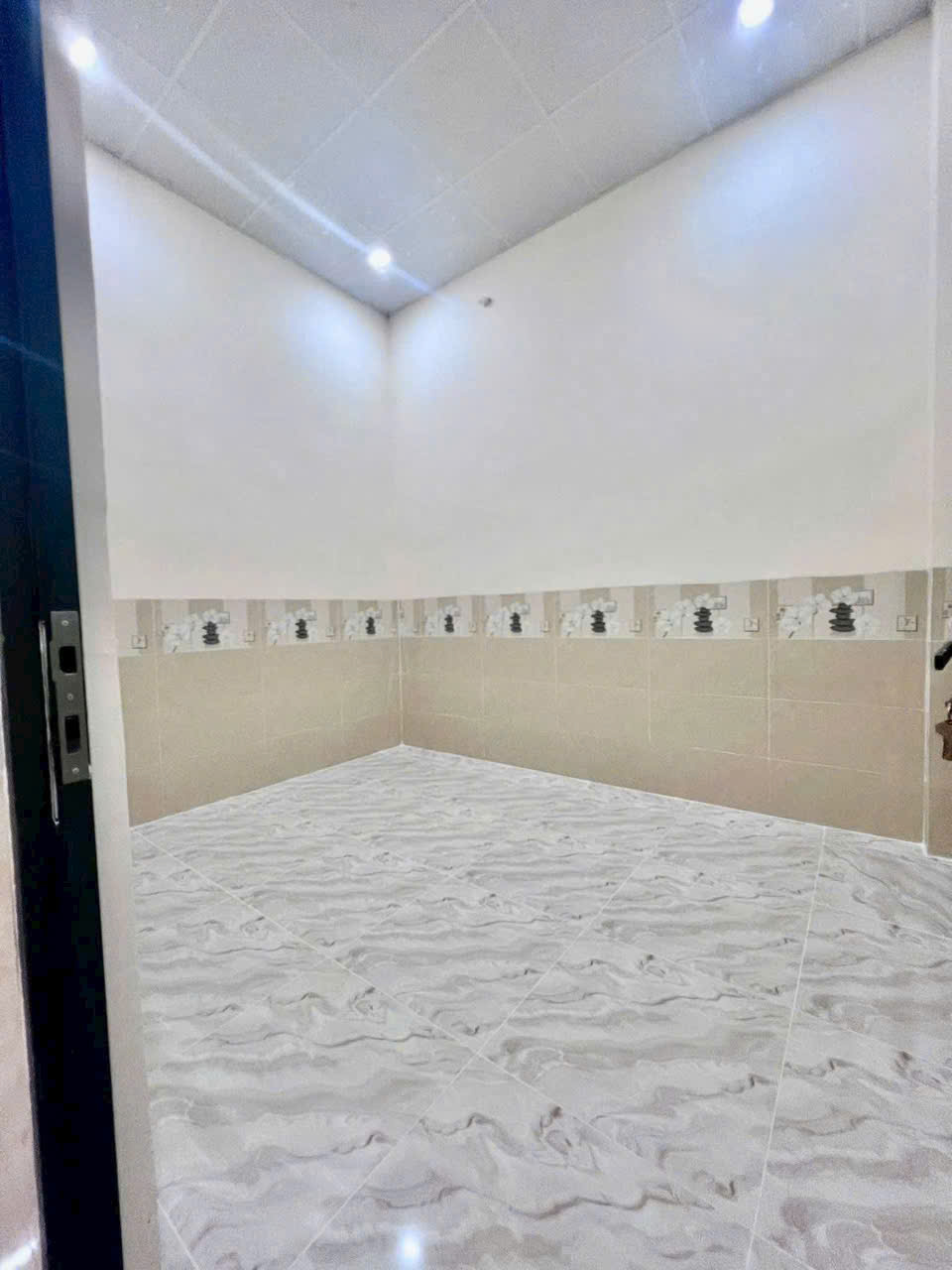 Cho thuê nhà có máy lạnh 2 phòng ngủ kdc Công ty 8