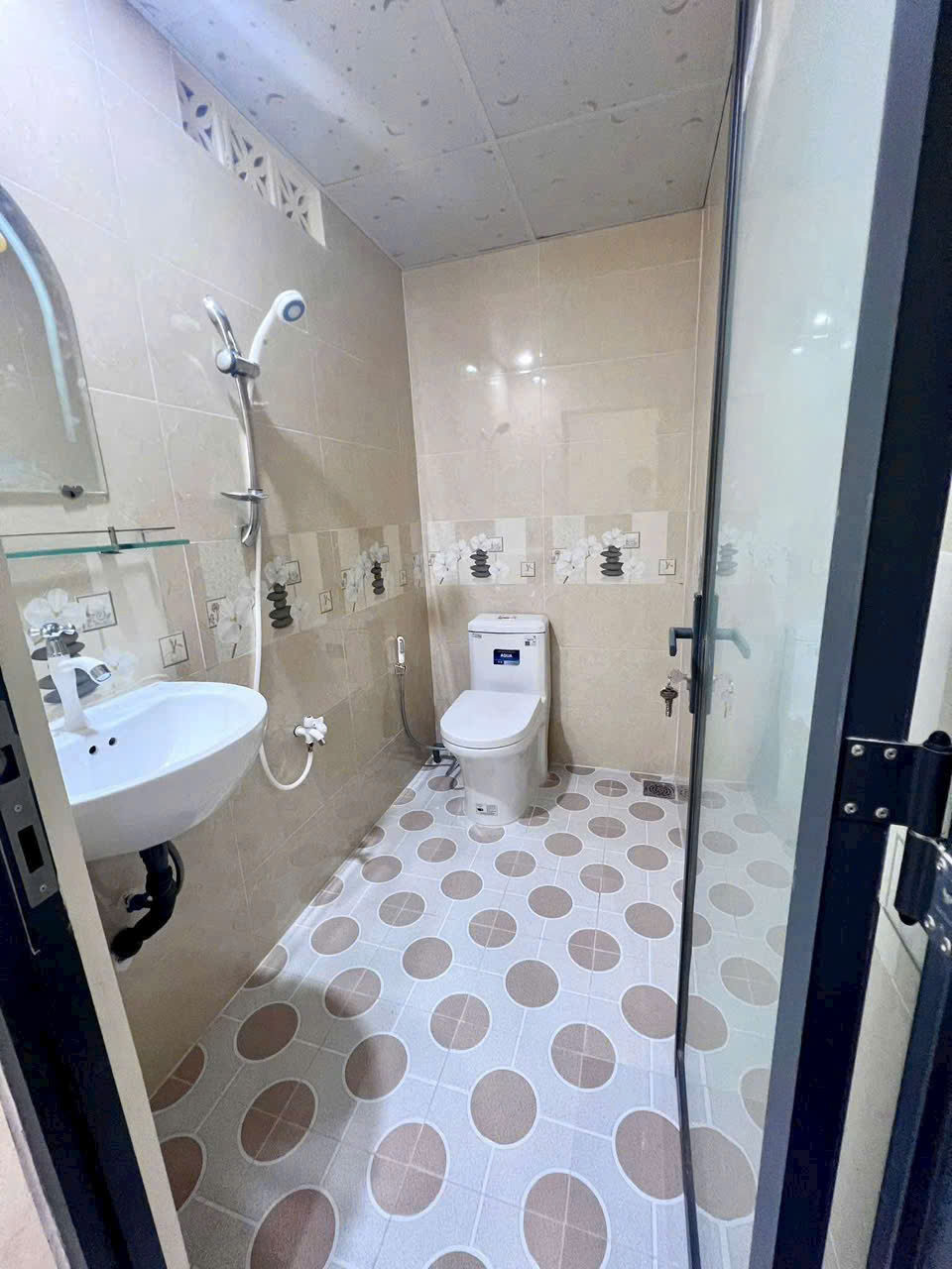 Cho thuê nhà có máy lạnh 2 phòng ngủ kdc Công ty 8