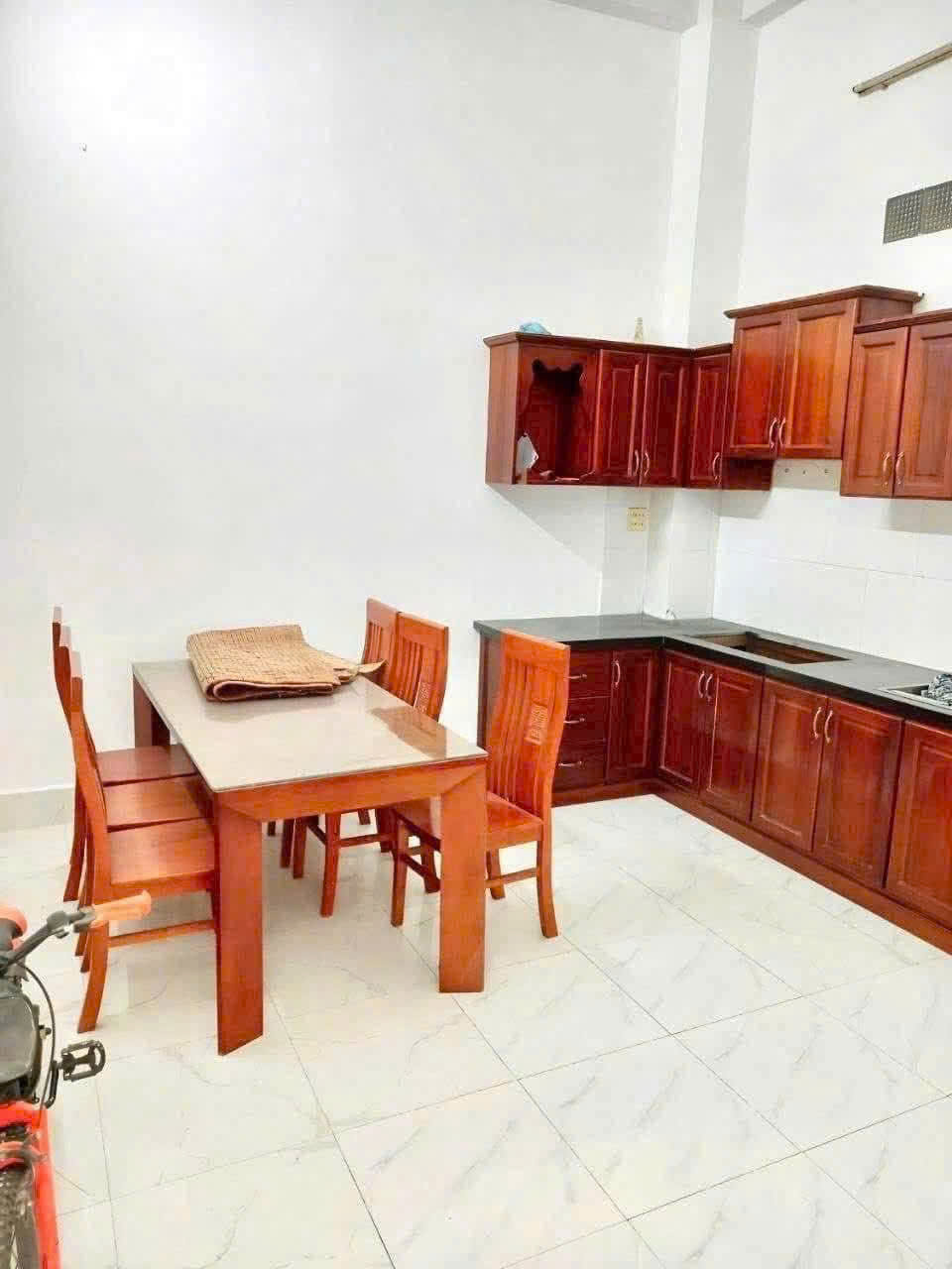Cho thuê nhà trệt lầu đường Phạm Thế Hiển thuận tiện mở văn phòng