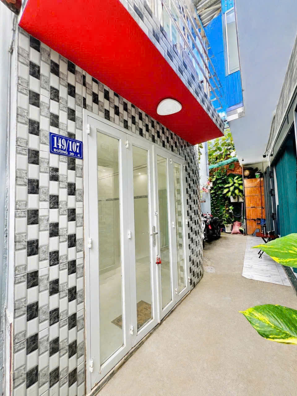 Bán nhà giá rẻ - Nhà lầu đúc sát trường Tô Hiến Thành – Chỉ 920 triệu