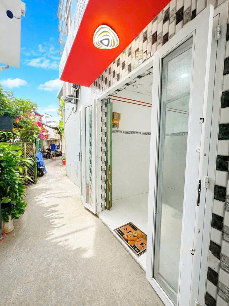 Bán nhà giá rẻ - Nhà lầu đúc sát trường Tô Hiến Thành – Chỉ 920 triệu