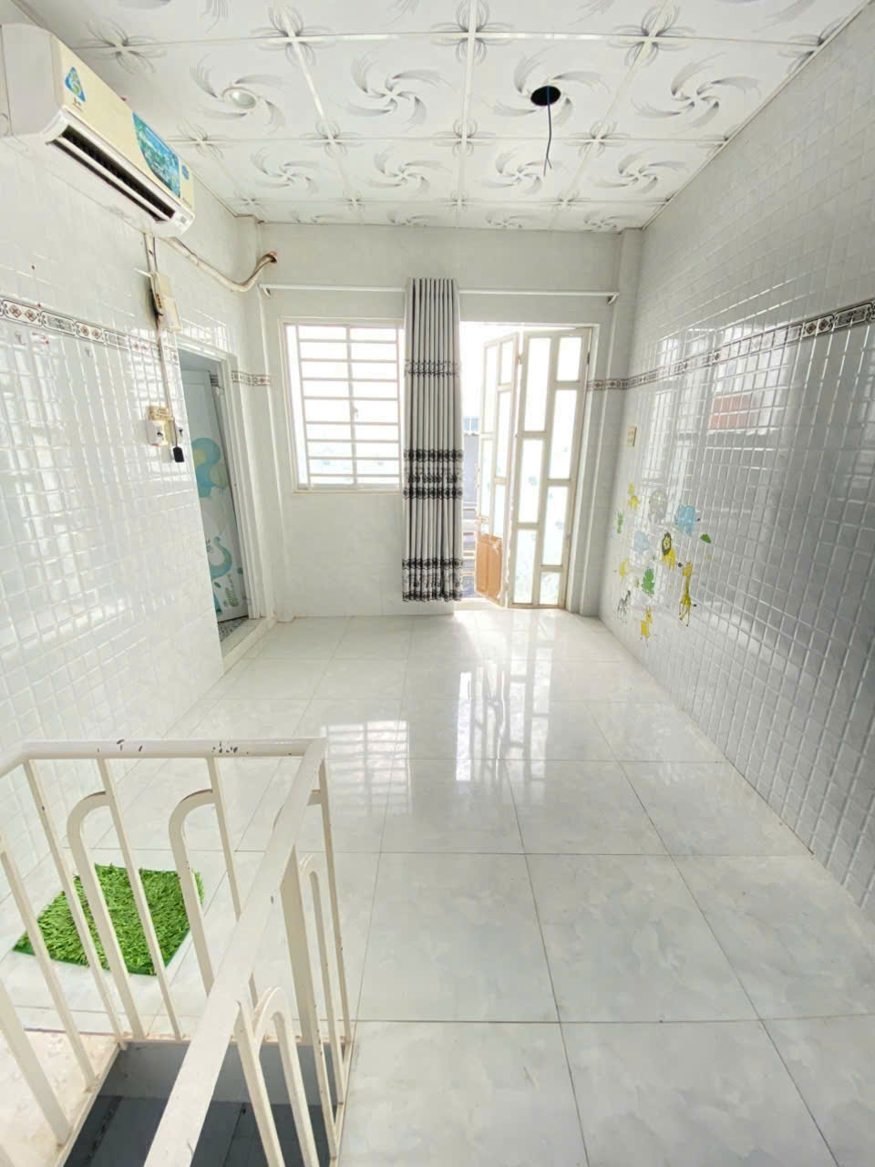 Bán nhà giá rẻ - Nhà lầu đúc sát trường Tô Hiến Thành – Chỉ 920 triệu