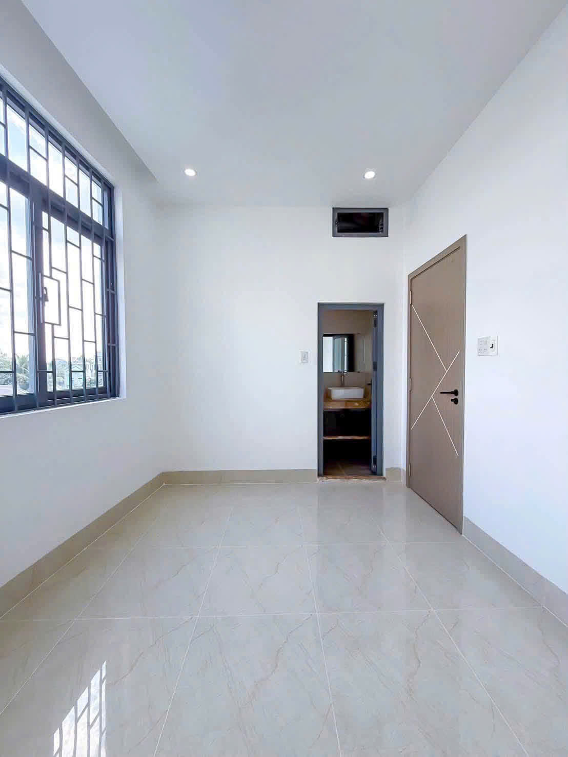 Bán nhà trệt 2 lầu góc 2 mặt tiền trục chính hẻm 160 Nguyễn Văn Cừ