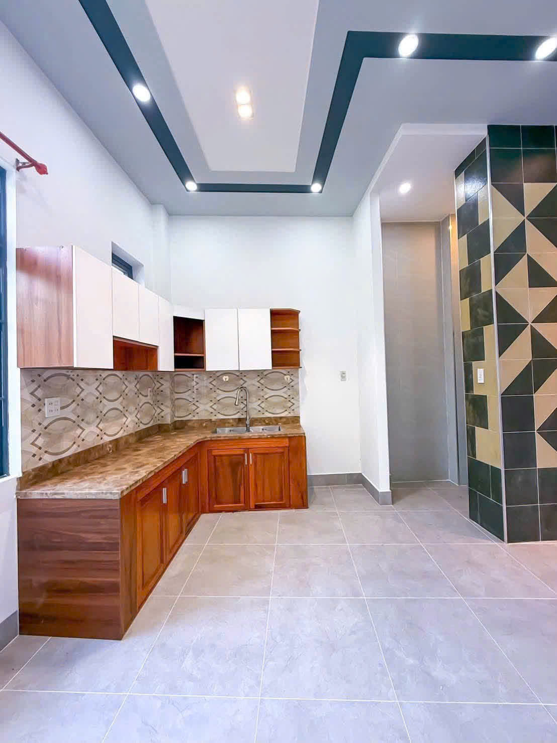 Bán nhà trệt 2 lầu góc 2 mặt tiền trục chính hẻm 160 Nguyễn Văn Cừ
