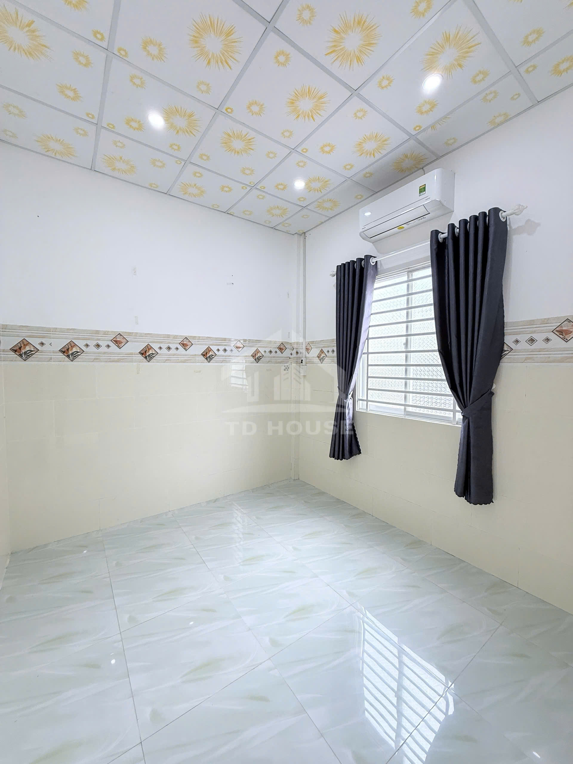 Nhà cho thuê 2 phòng ngủ có máy lạnh hẻm Võ Văn Kiệt