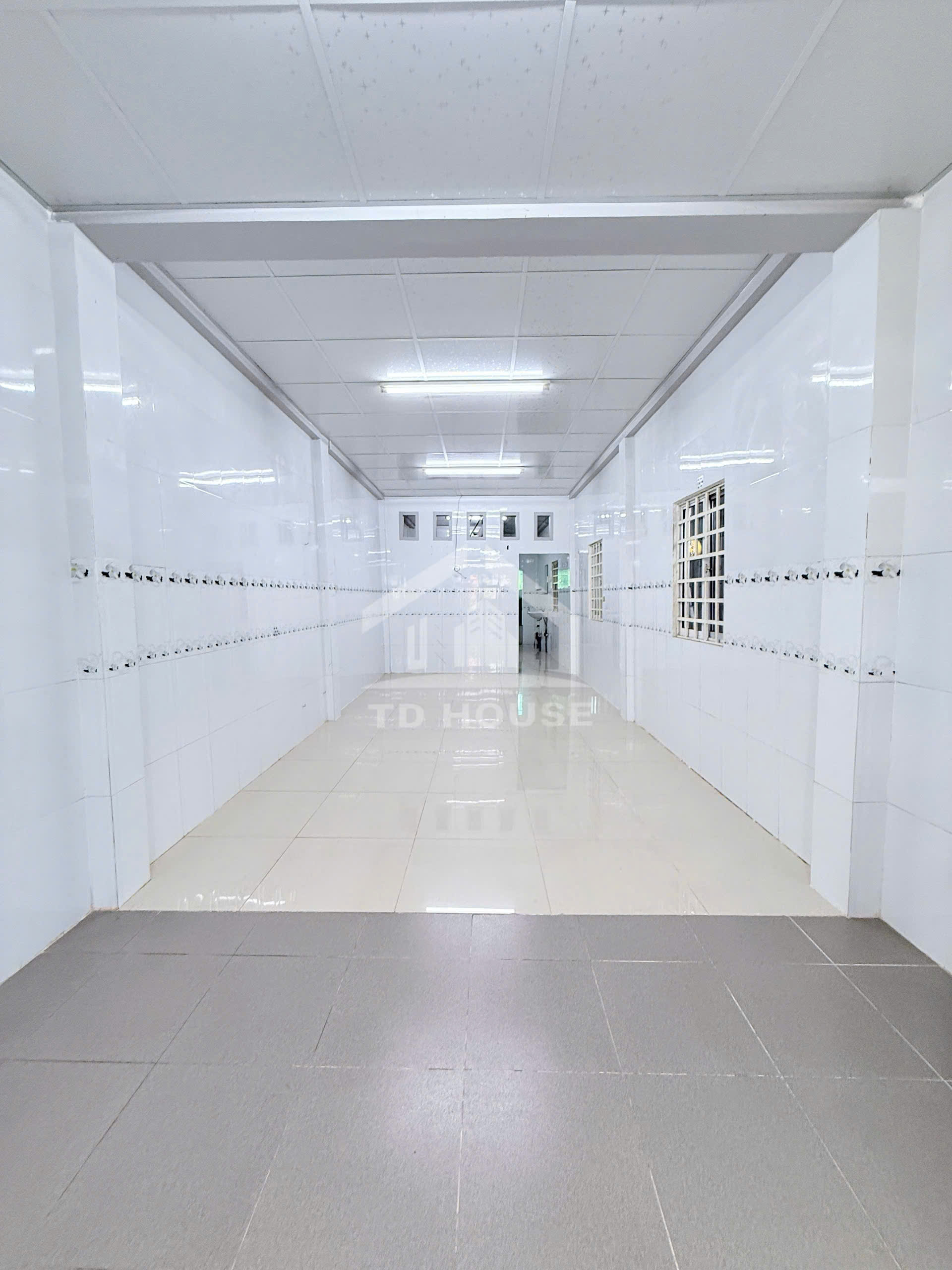 Cho thuê nhà 2 phòng ngủ gần chợ Trần Việt Châu