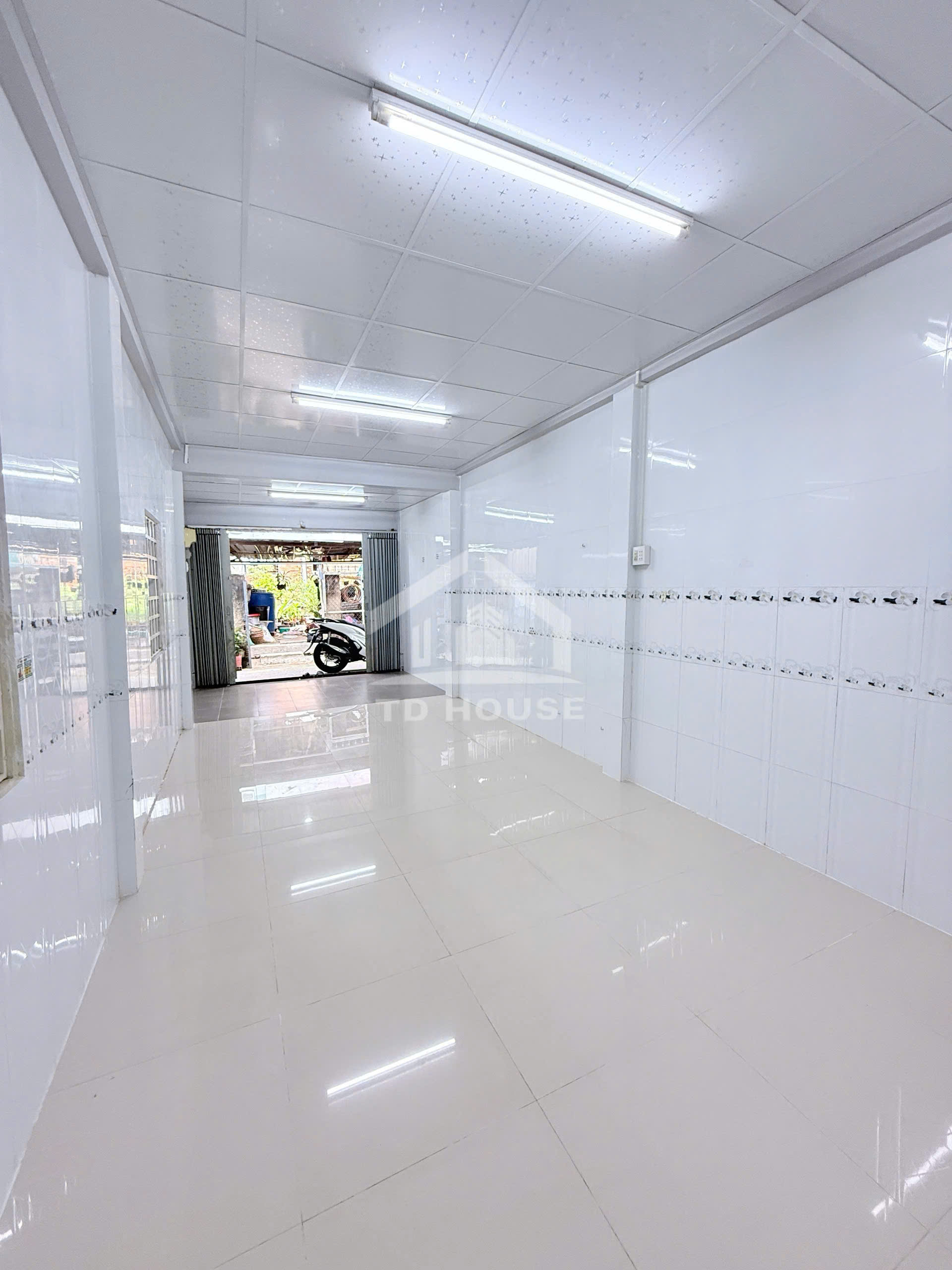Cho thuê nhà 2 phòng ngủ gần chợ Trần Việt Châu