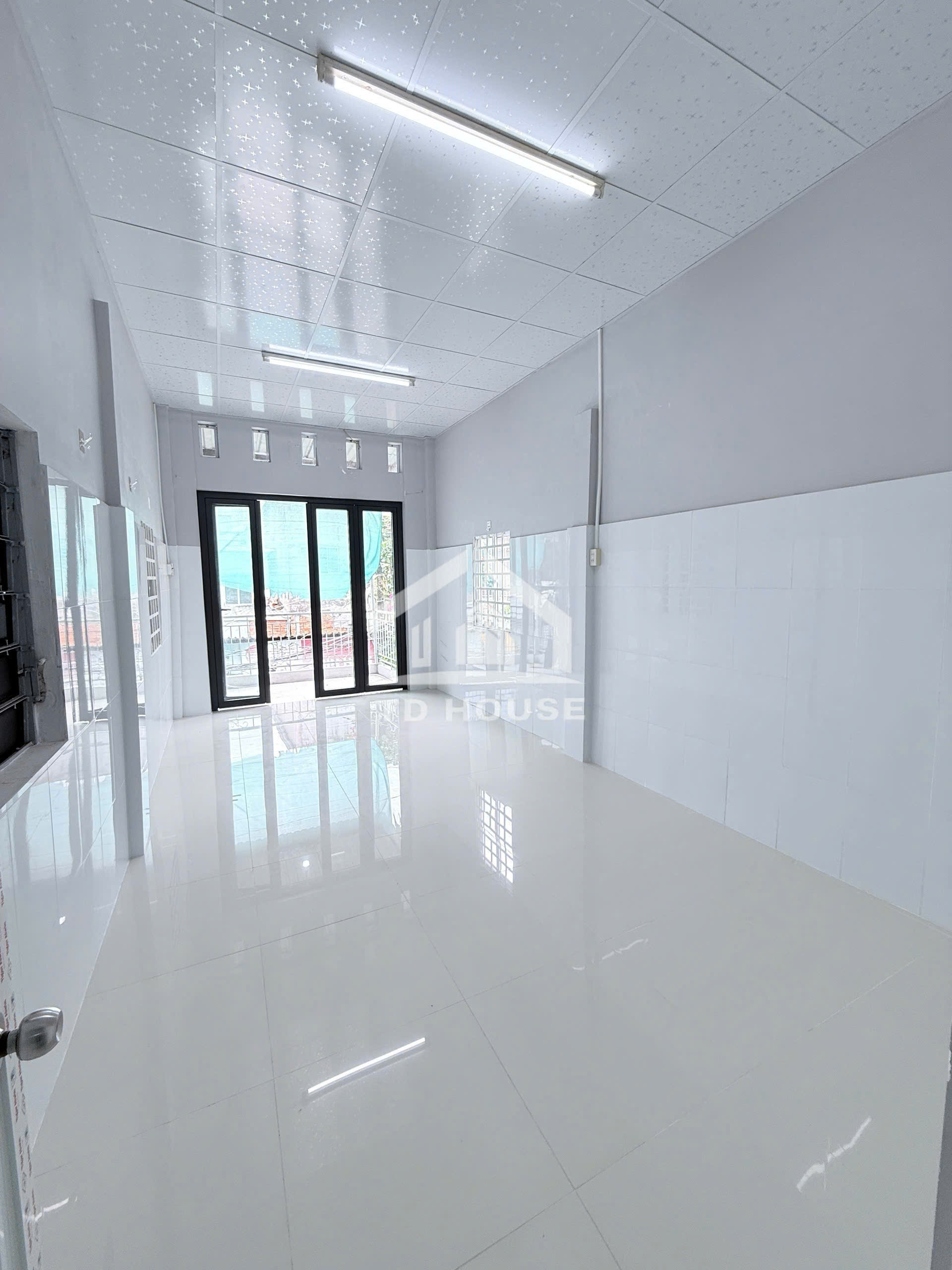 Cho thuê nhà 2 phòng ngủ gần chợ Trần Việt Châu