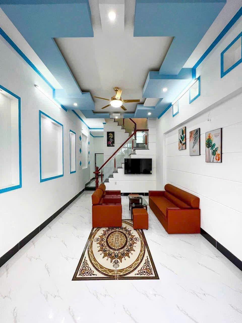 Nhà lầu 3 phòng ngủ, full nội thất, hẻm 115 CMT8