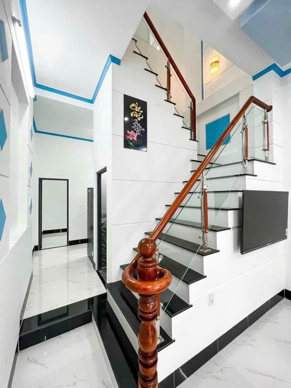 Nhà lầu 3 phòng ngủ, full nội thất, hẻm 115 CMT8