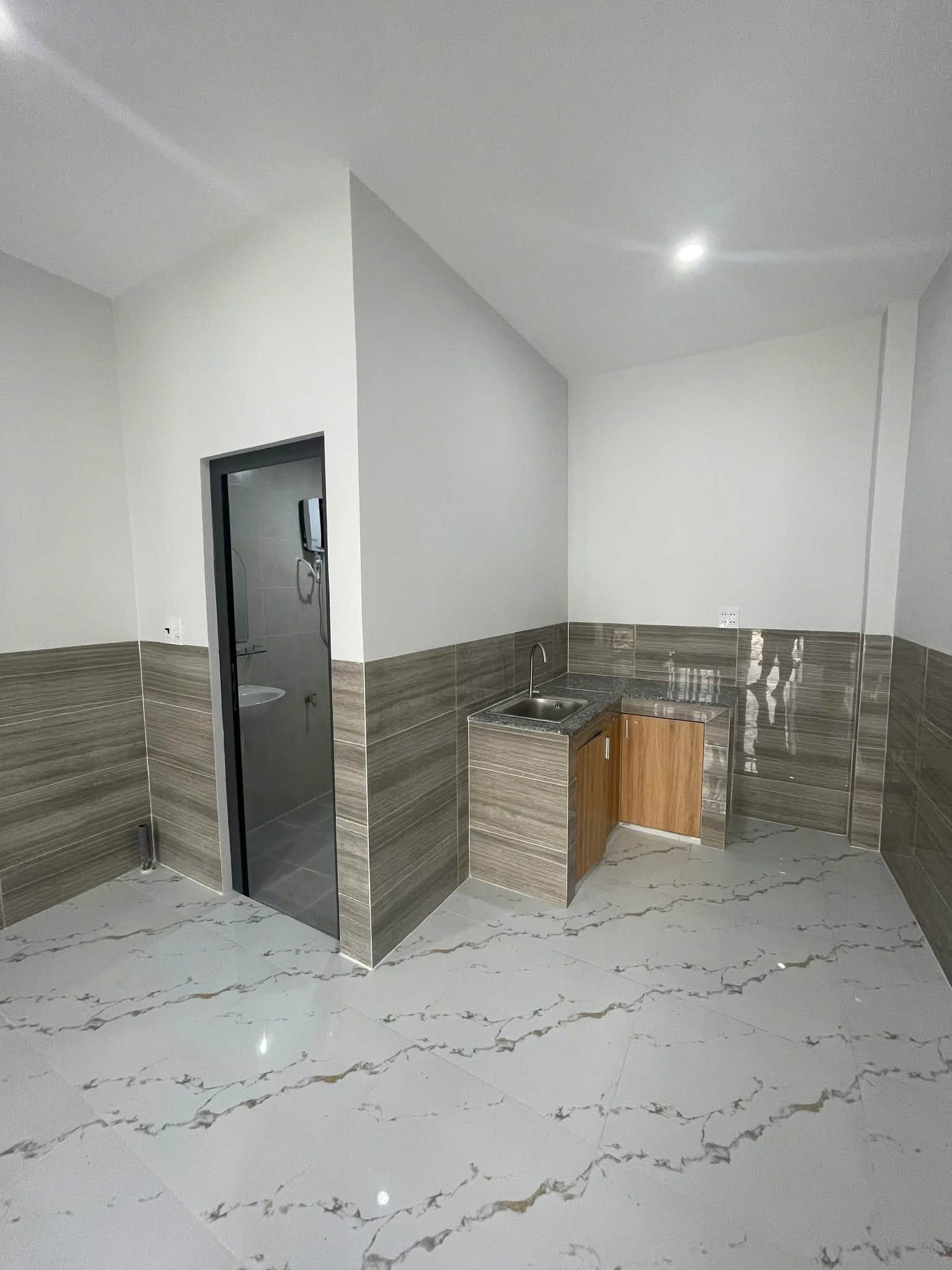 Cho thuê nhà 2PN hẻm CMT8 gần Cầu Bình Thủy