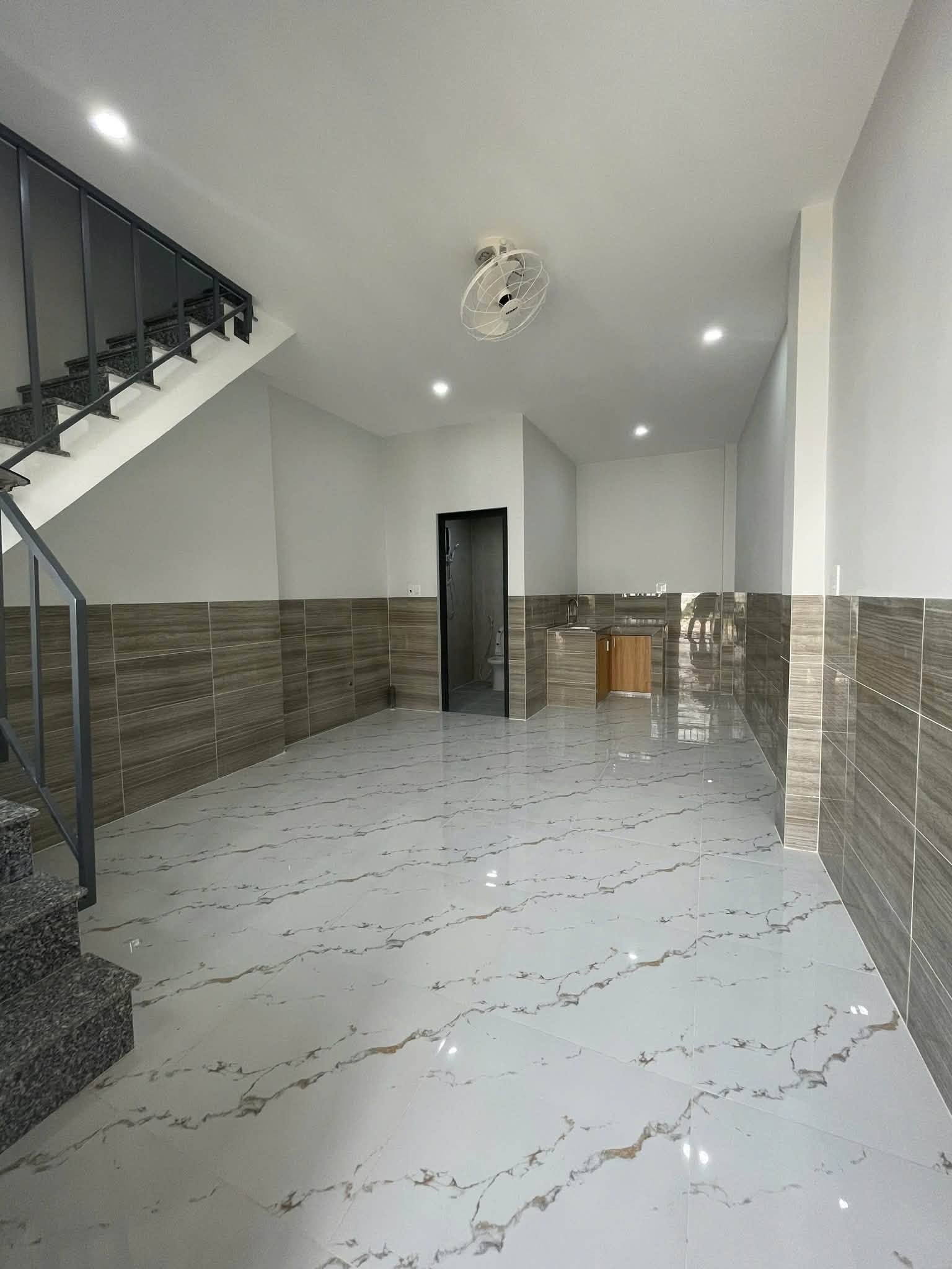 Cho thuê nhà 2PN hẻm CMT8 gần Cầu Bình Thủy