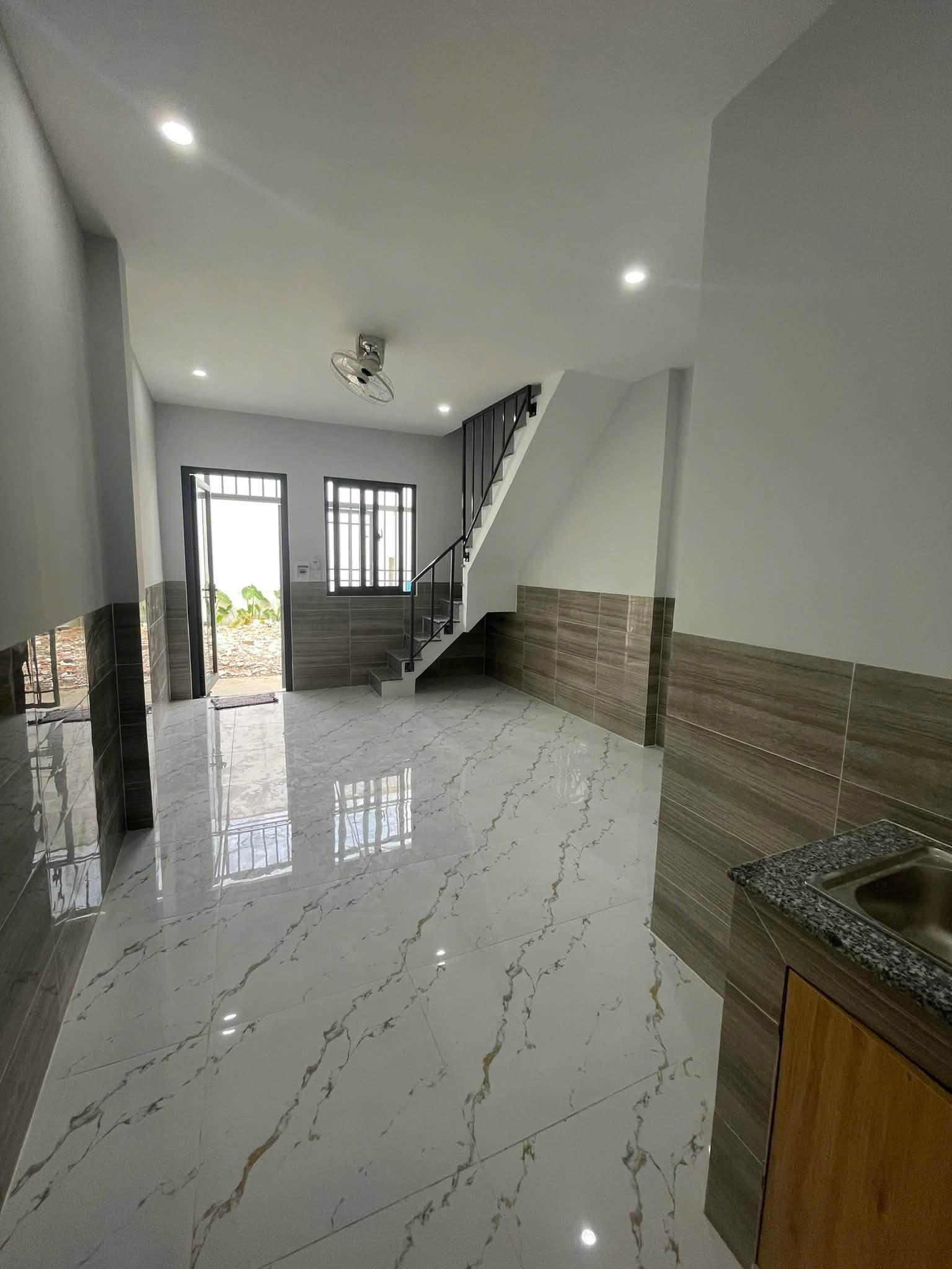 Cho thuê nhà 2PN hẻm CMT8 gần Cầu Bình Thủy
