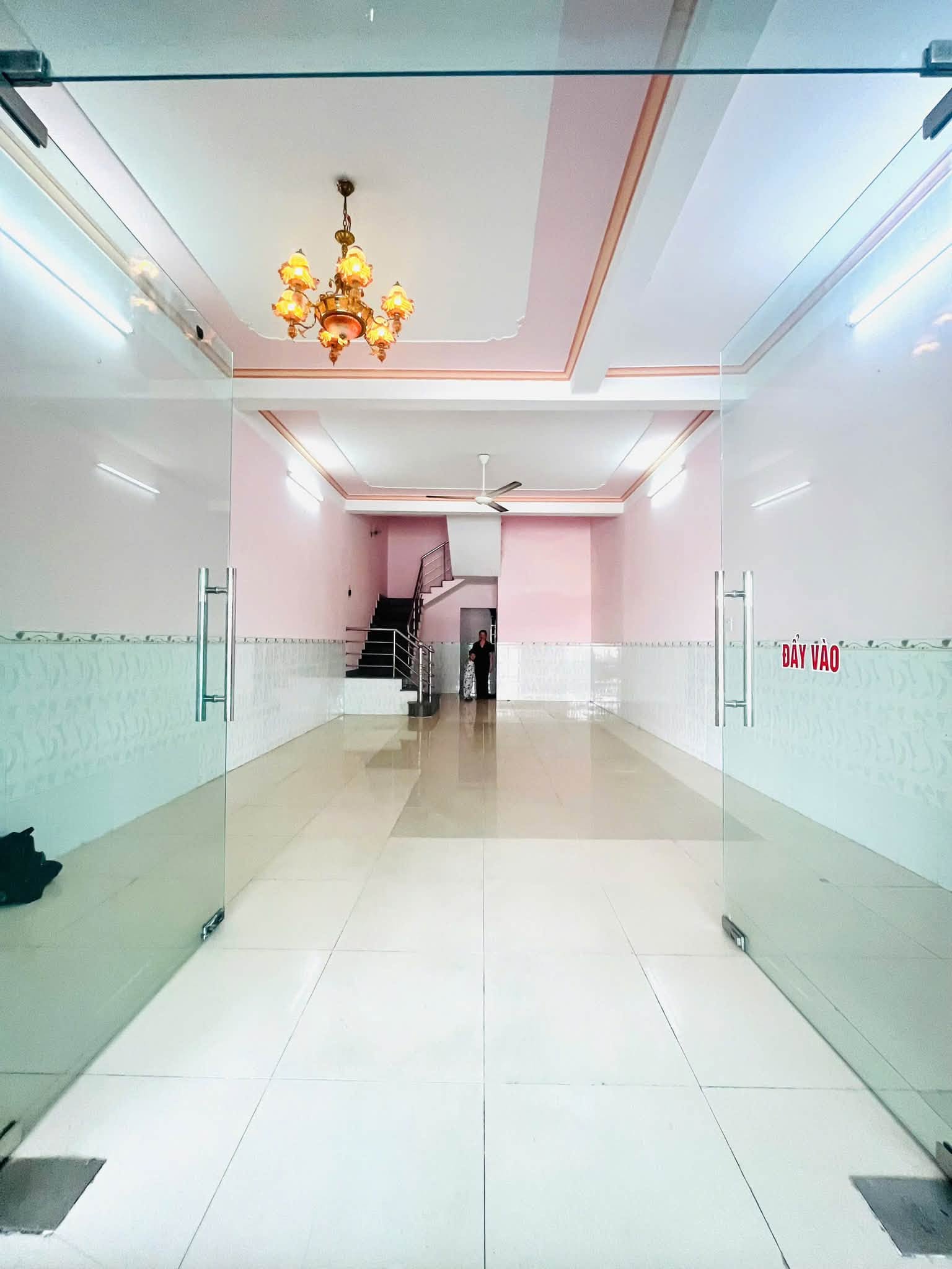 Cho thuê nhà trệt 4 lầu, 5x25m, mặt tiền lộ 30m - KDC 586, Cái Răng