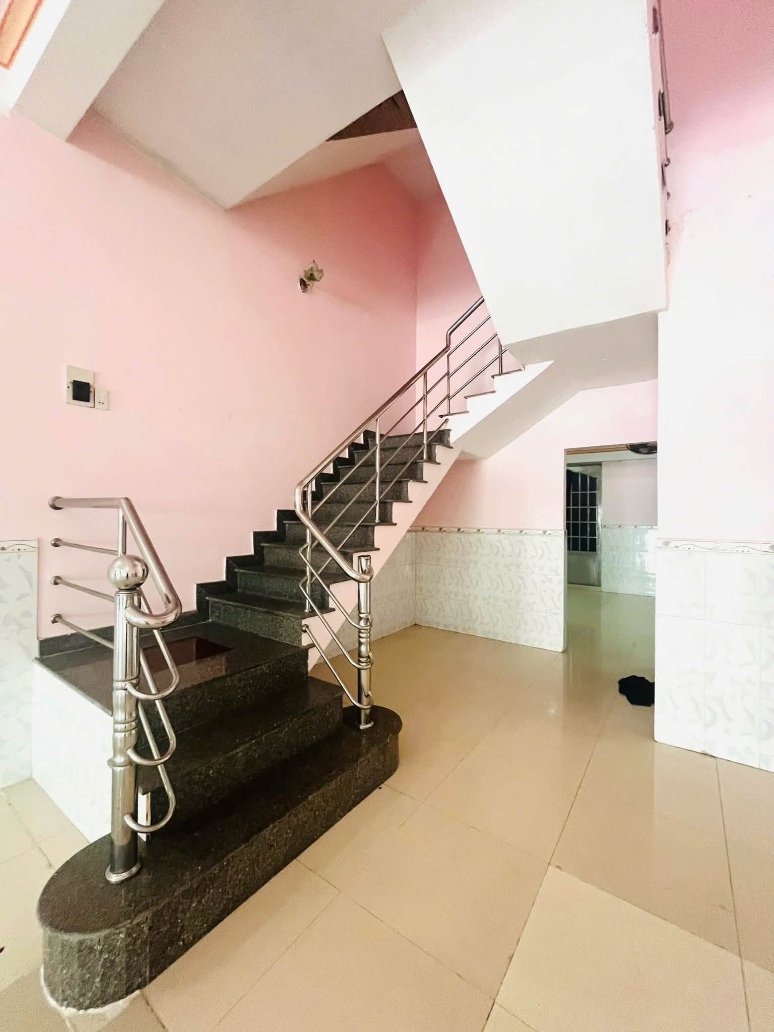 Cho thuê nhà trệt 4 lầu, 5x25m, mặt tiền lộ 30m - KDC 586, Cái Răng
