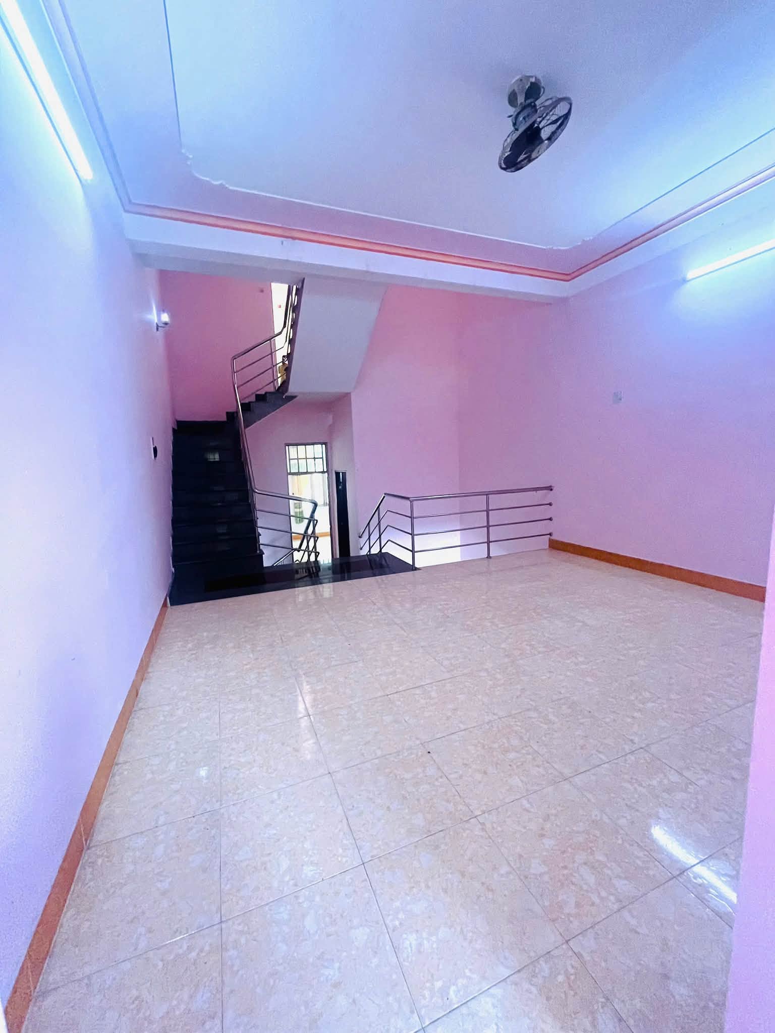 Cho thuê nhà trệt 4 lầu, 5x25m, mặt tiền lộ 30m - KDC 586, Cái Răng